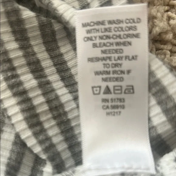 Maurices NWT⭐️Gray & White Lace Tank Top - Picture 10 of 10